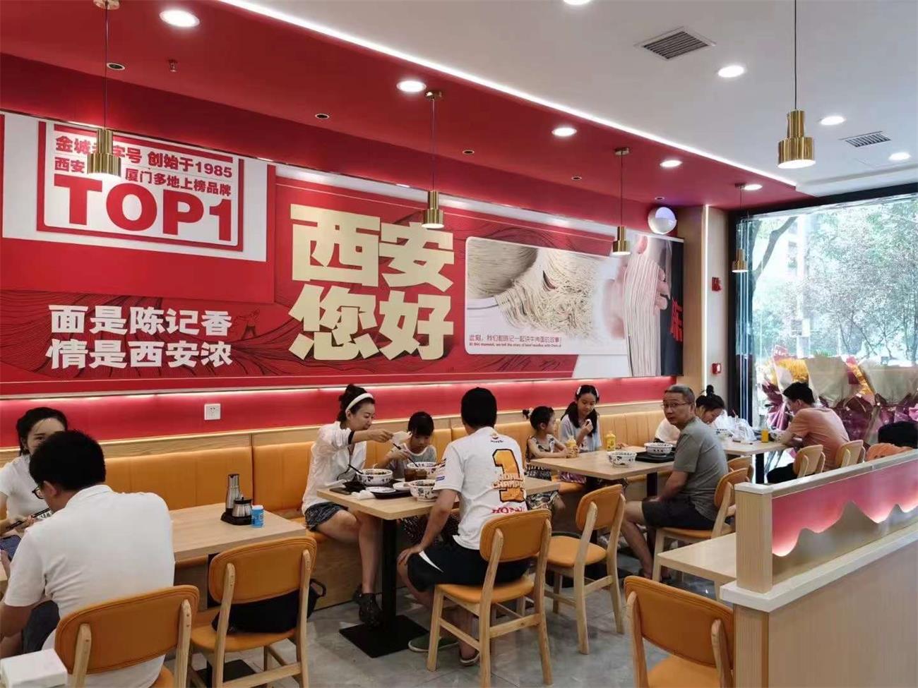 兰州陈记牛肉面西安未央店，经过一年多的发展，受到当地客户的暖心宠爱